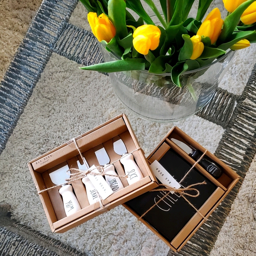 REA DUNN cheese board set or cheese knife set
